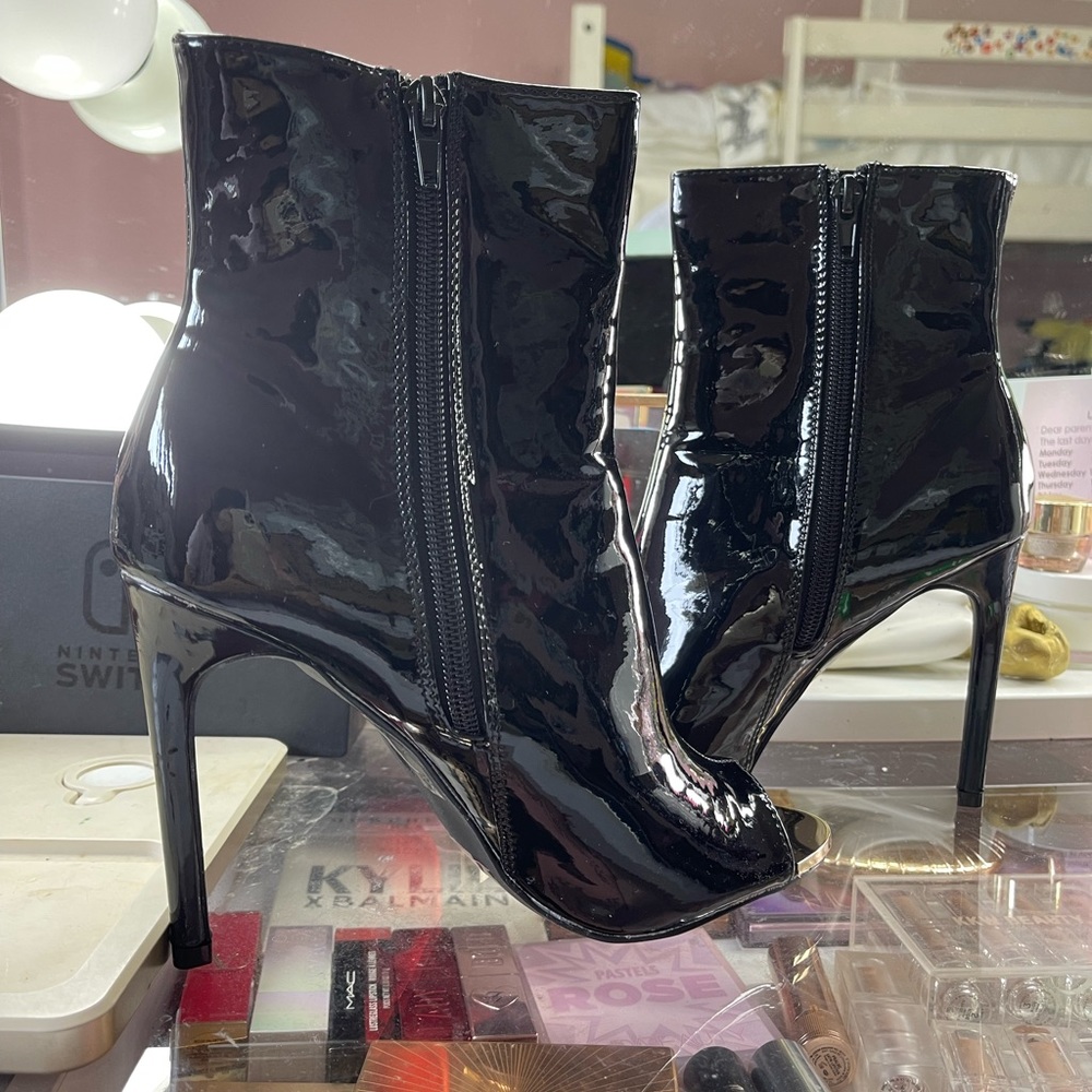 Beautiful booties - Picture 6 of 6